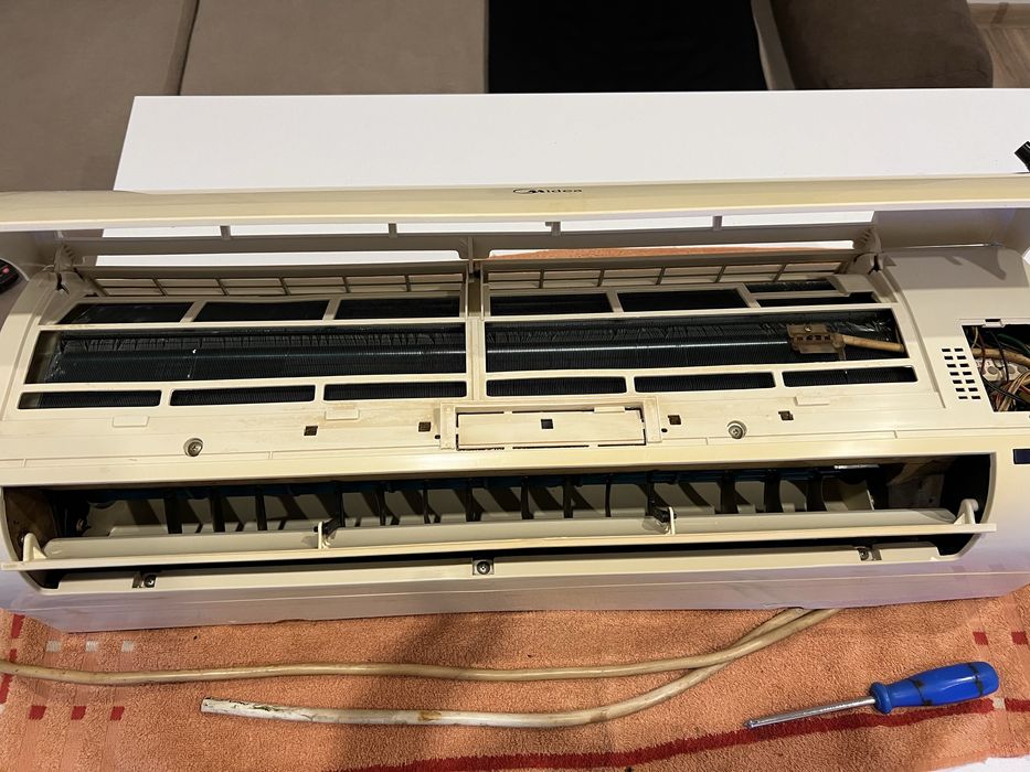 Продавам климатик Мидеа 12000бту