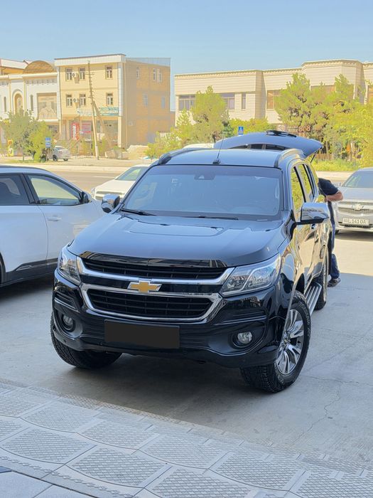 Trailblazer 2020 yil 4x4 full pozitsiya