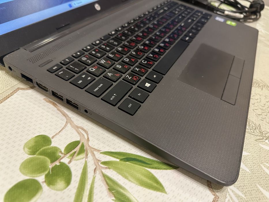 Лаптоп HP i3-7020U, 8GB DDR4