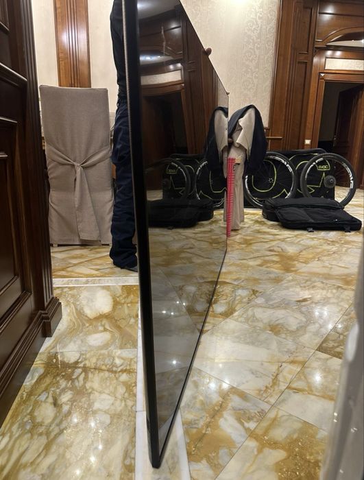 продается срочно Samsung QE82Q70RAU