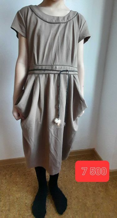 Женский разное платье