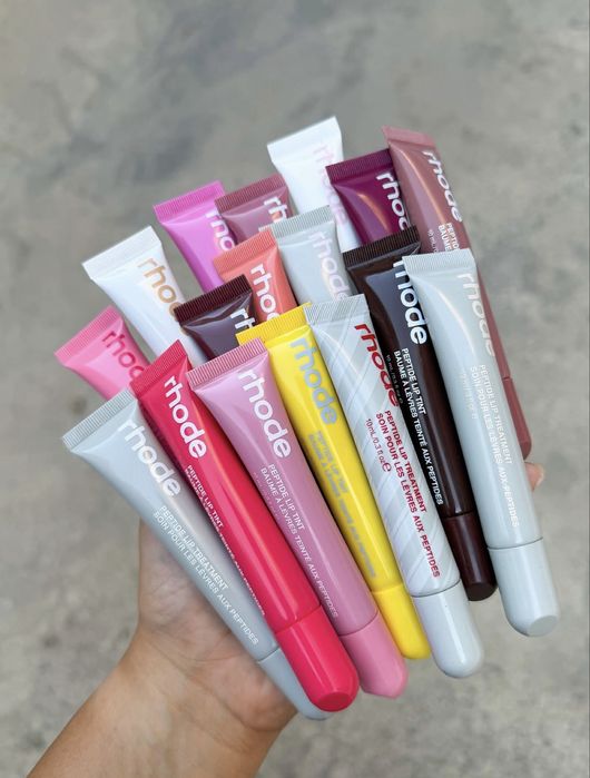 Оригинални Rhode Peptide Lip Tint / Treatment гланцове от САЩ – 9 € | Налични цветове | BESTIE промо + 2 гланца ПОДАРЪК