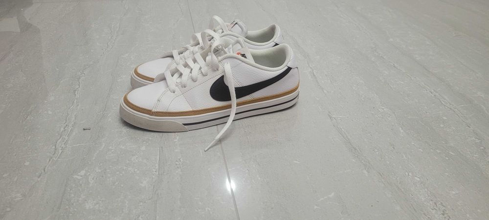 Vand adidasi Nike Blazer,Marimea 42