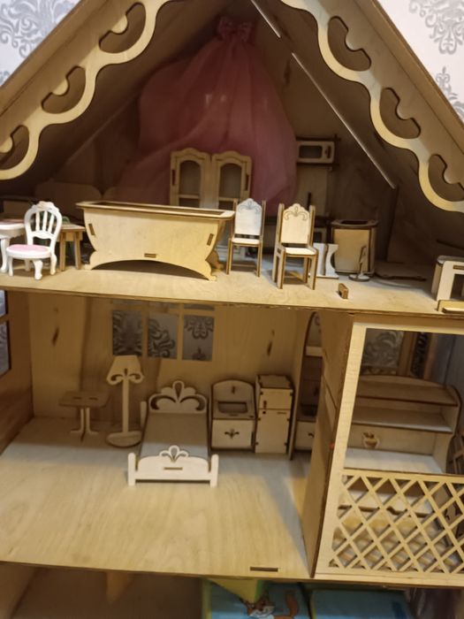 Продам деревянный домик для девочкии