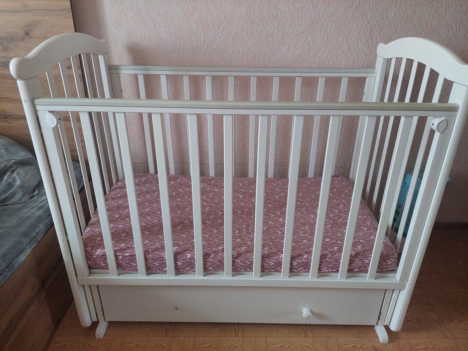 Продам детскую кроватку