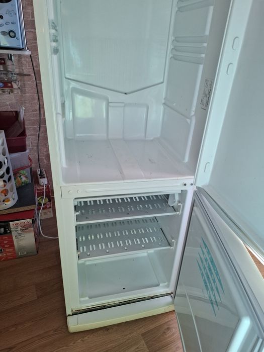Срочно продам нерабочий  холодильник