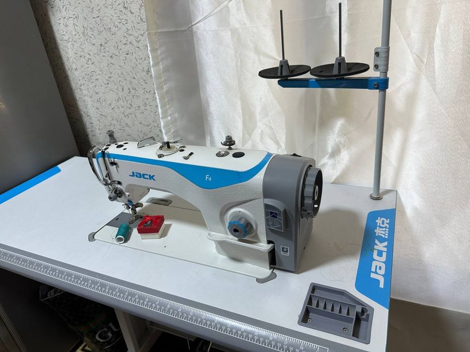 Tikuv moshinasi sotiladi