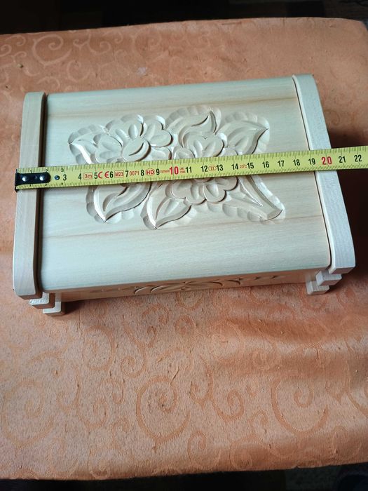 Дървена кутия за бижута