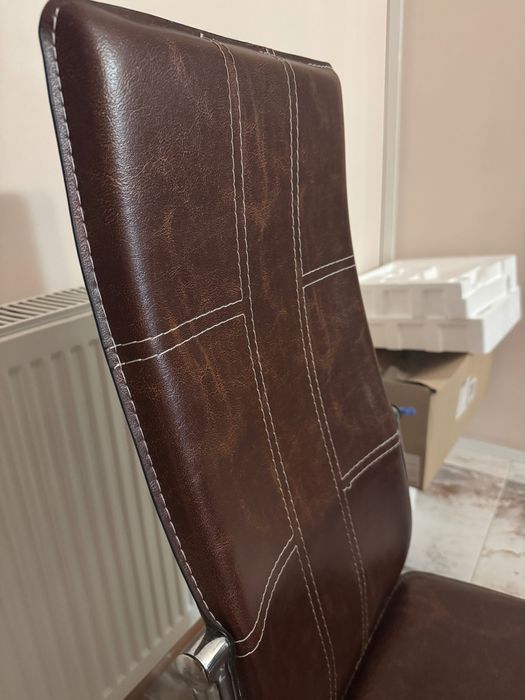 Комплект столове за трапезна маса