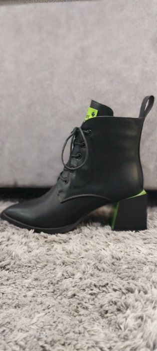 Нови черни дамски боти-елегантност в зимните дни!35,36 размер