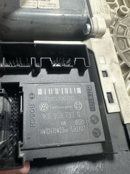 Motoras macara geam stanga fata Volkswagen Vw Passat B6 1K0959793G
