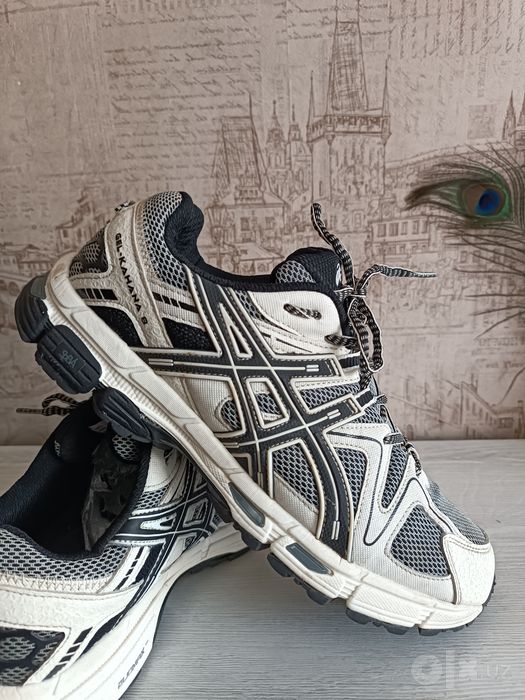 Оригинальные кроссы ASICS