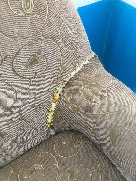 Yumshoq divan sotiladi