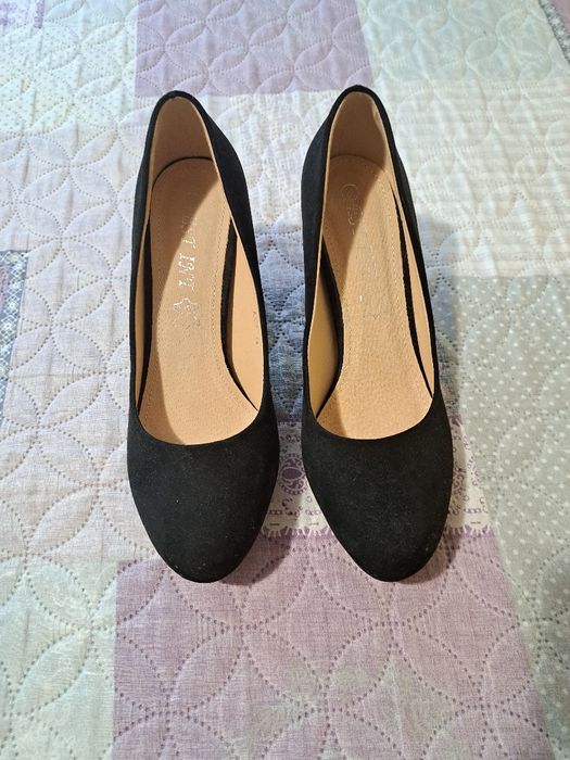 Дамски обувки велурени с ток