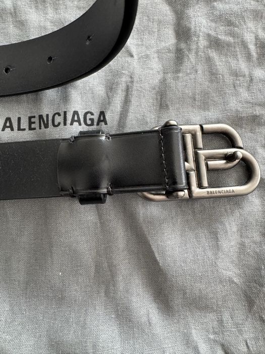 Оригинален дамски колан BALENCIAGA . Цена 90€ .