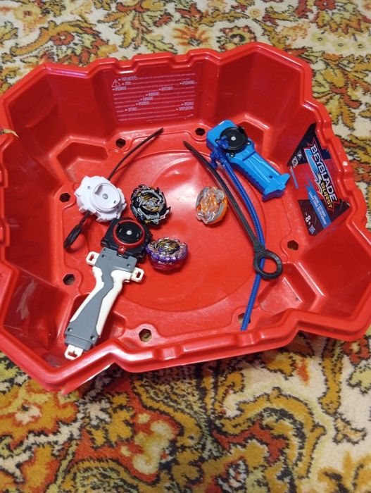 Игрушки Infinity Nado и Beyblade