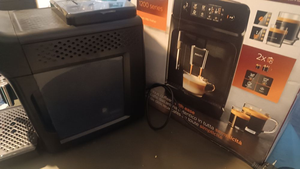 Vand espressor Philips 1200 Series ca nou.