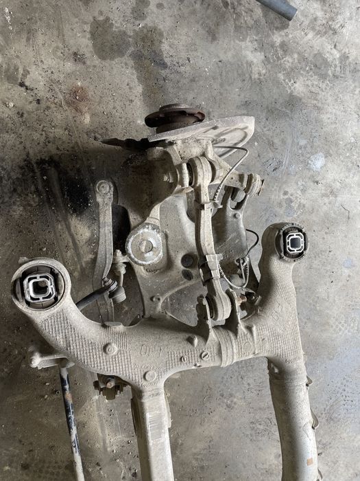 Punte spate dezechipata / Brat / fuzeta BMW f10 f11 seria 5 2012+