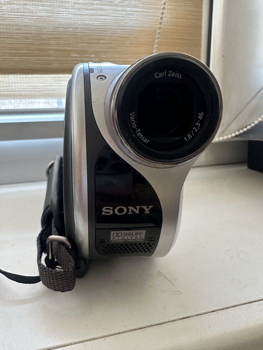 Видеокамера Sony Handycam DCR-DVD605
