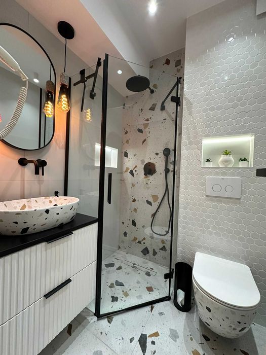 De închiriat – Apartament modern 3 camere, cu piscină și parcare
