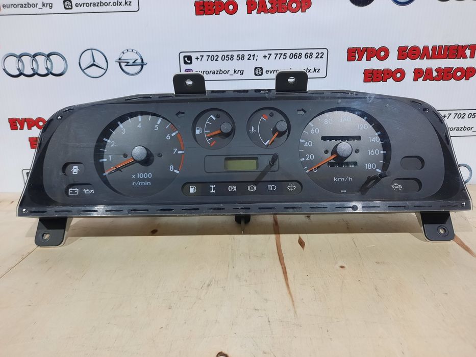 Щиток приборов Ниссан