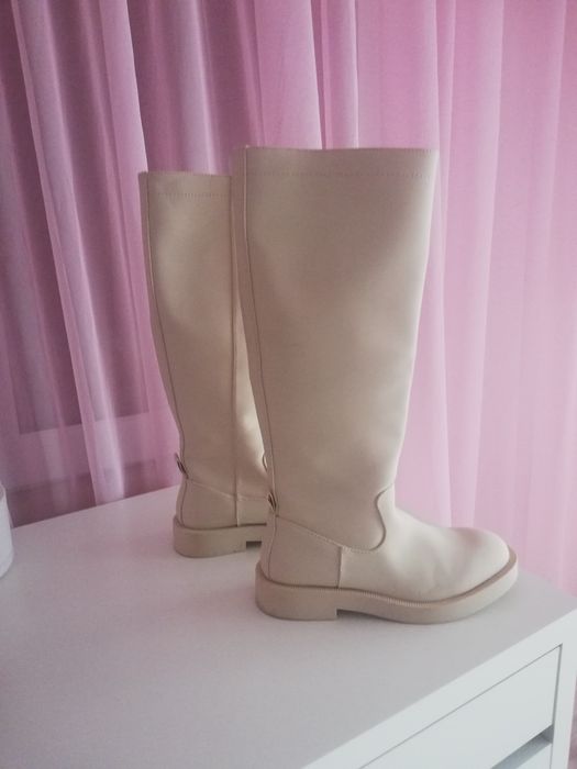 Дамски ботуши със мека анатомична стелка ZARA