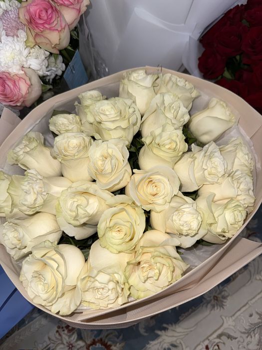 Цветы белые розы