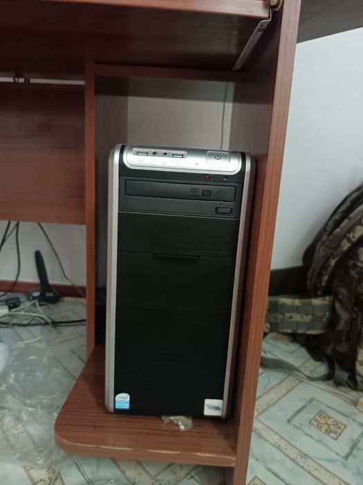 Продам компьютер со столом и принтером