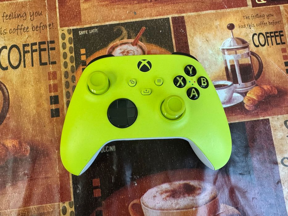 Microsoft Xbox Wireless Controller Electric Volt Безжичен геймпад за XBOX, PC и Android