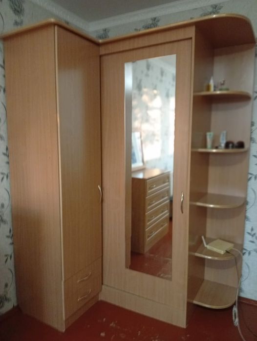 Угловой шкаф с комодом