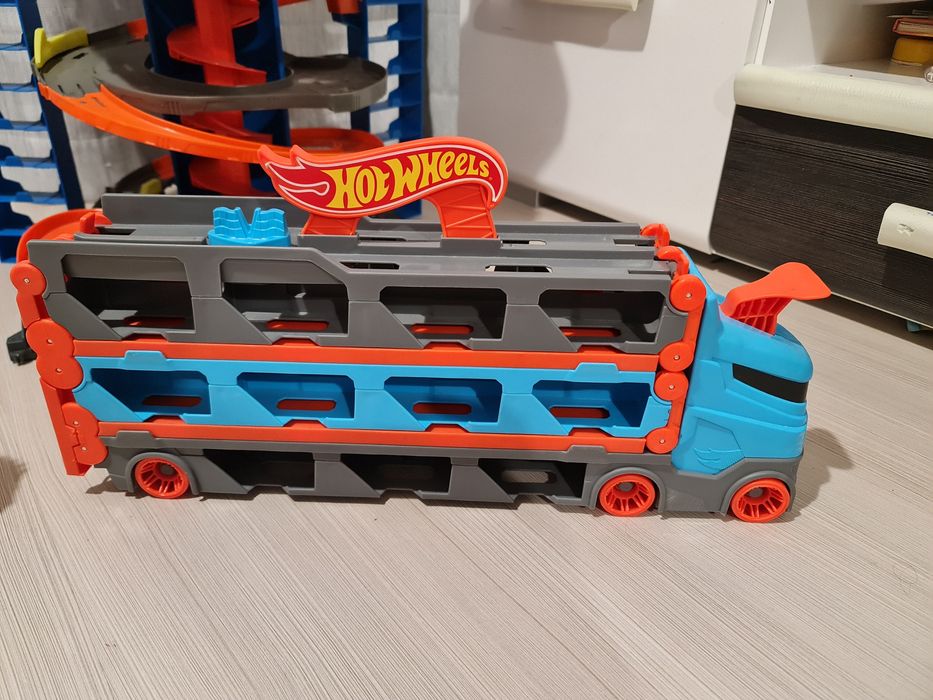 Set jucarii hot wheels, mega garaje, spalatorie, camion transportator