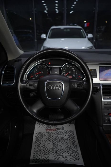 Audi Q7 2009 kraska toza