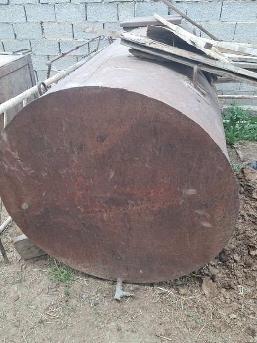 Продаётся цестерна 3 тонник