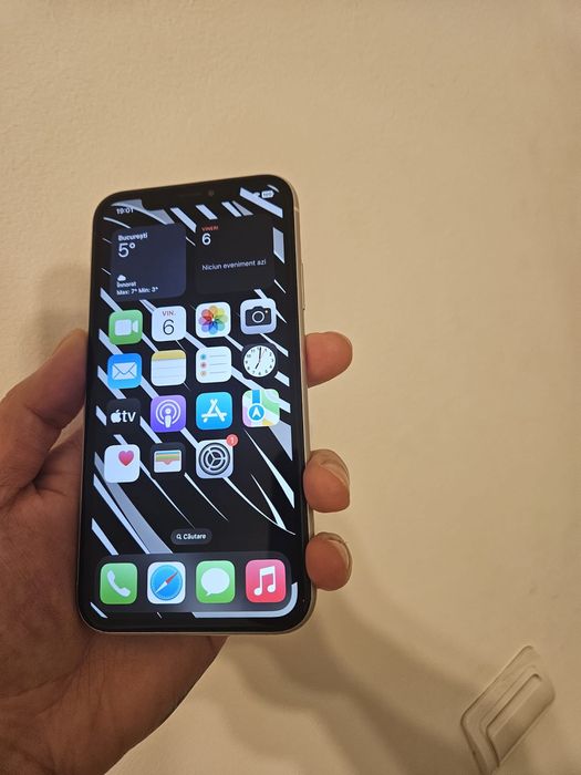 Vand Iphone XR 64 GB impecabil