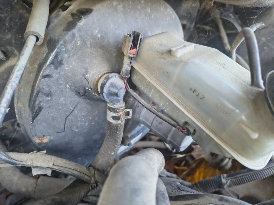 Caut pompa centrala frana +tulumba cu seria *vp 1A04 E 6 401* și vas lichid frana  ptr Chevrolet Aveo  1,2 benzina an 2011.