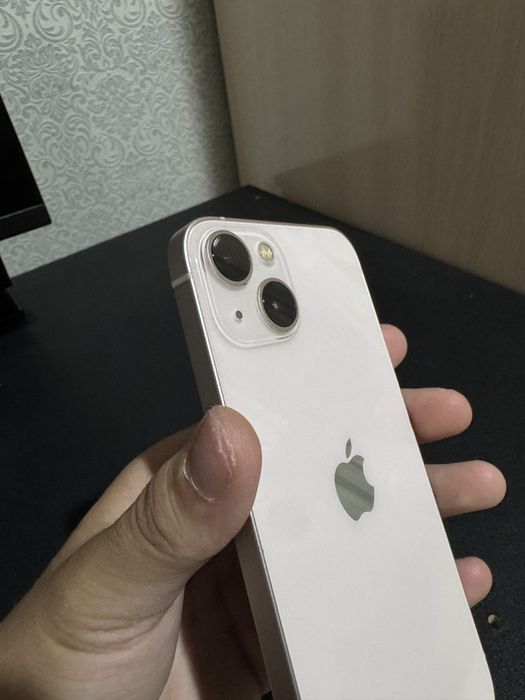 iPhone 13 розовый цвет