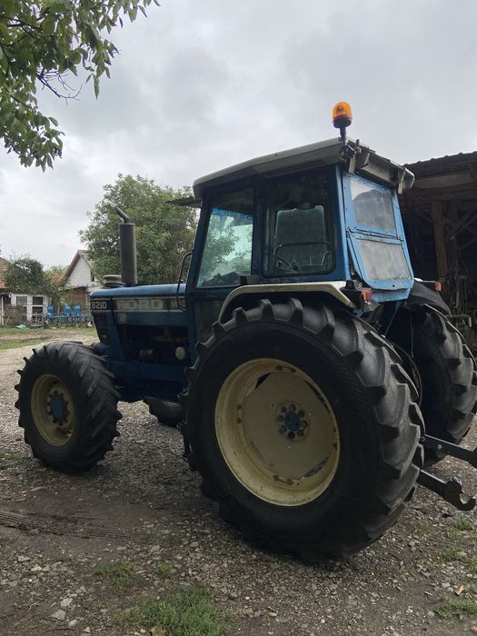 Vand tractor ford 8210