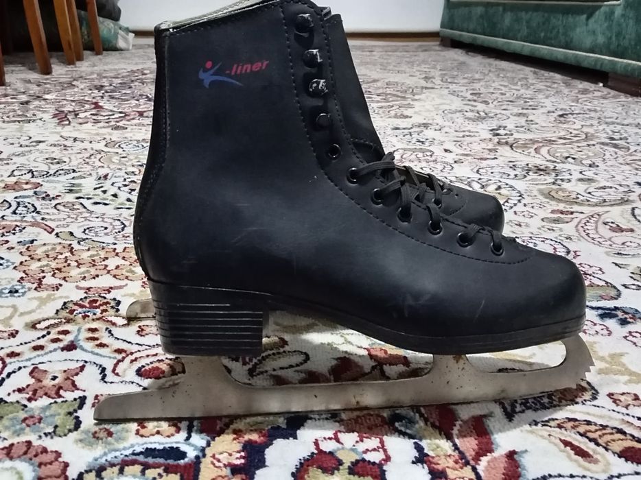 Продам коньки размер 40
