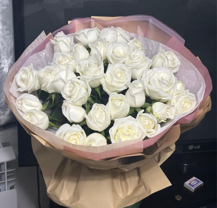 Букет белых роз 31 шт