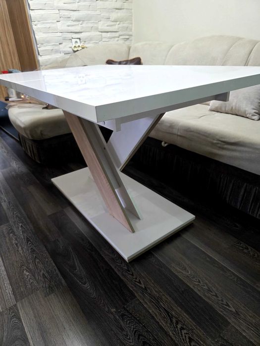 Продавам трапезна разтегателна маса.