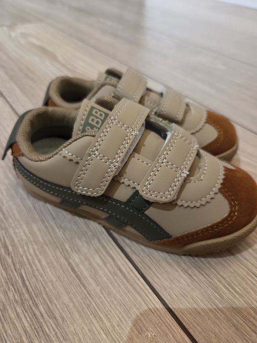 Продам кроссовки на мальчика