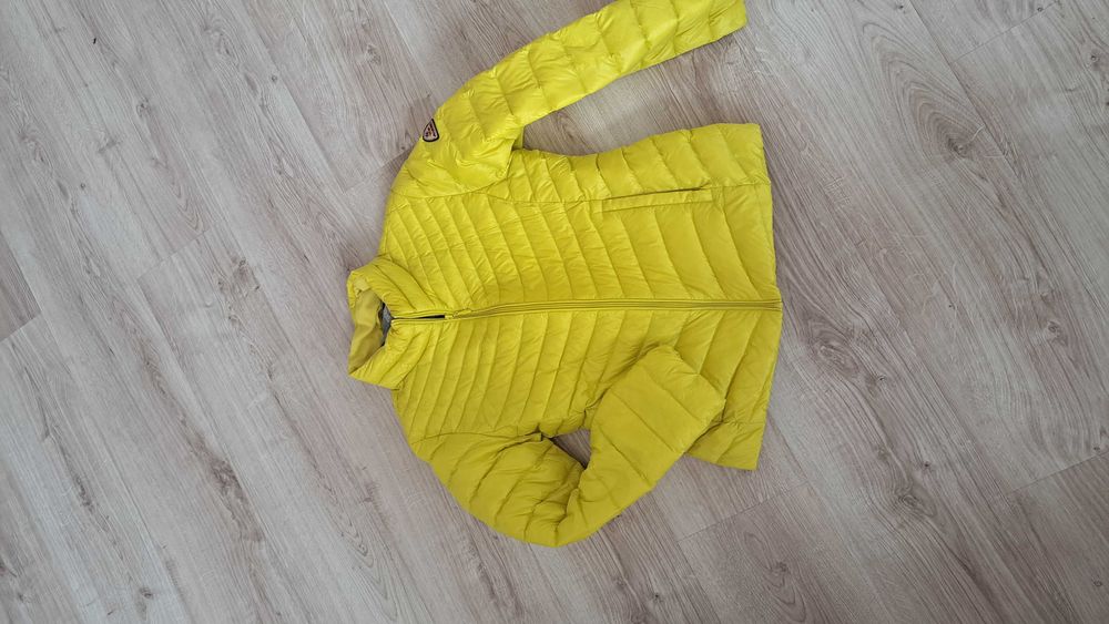 Сладурско жълто яке