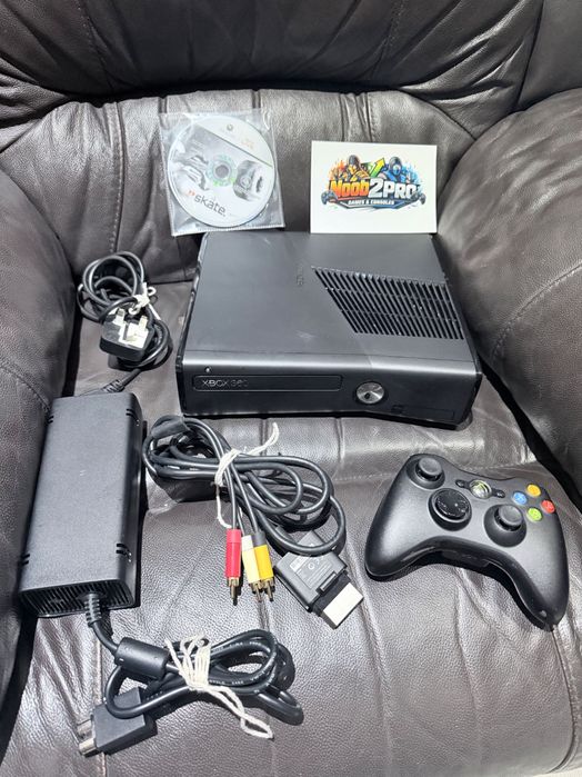 Xbox 360 S – комплект с Kinect + игри