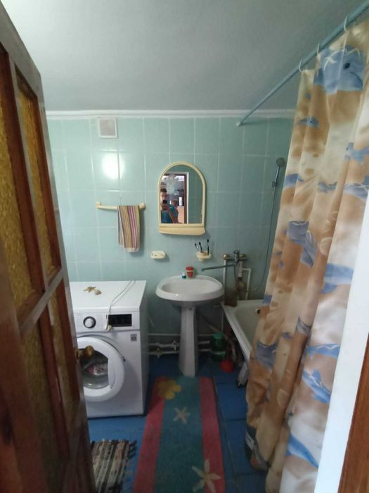 Продам пол дома с гаражом, сараем