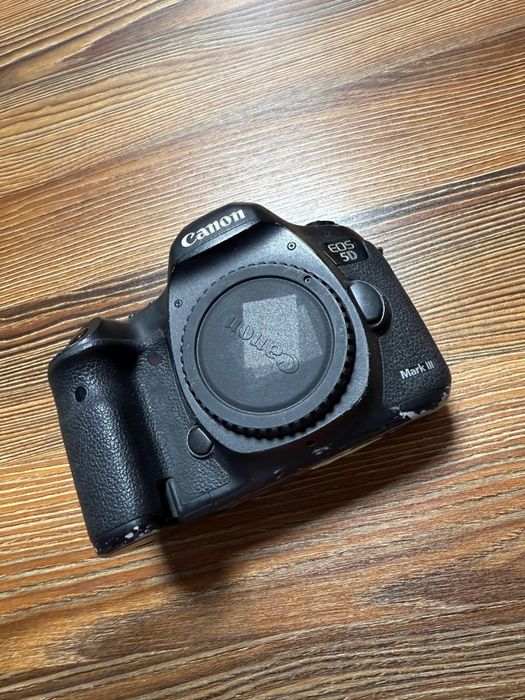 Canon EOS 5D Mark III — без объектива