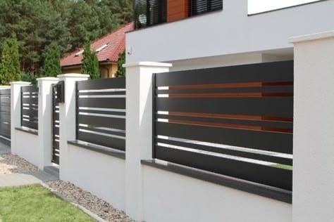 Garduri si porti din sipca metalica, panouri stil jaluzele, tabla cutata, plasa bordurata, fier forjat, BCA si beton si alte modele disponibile