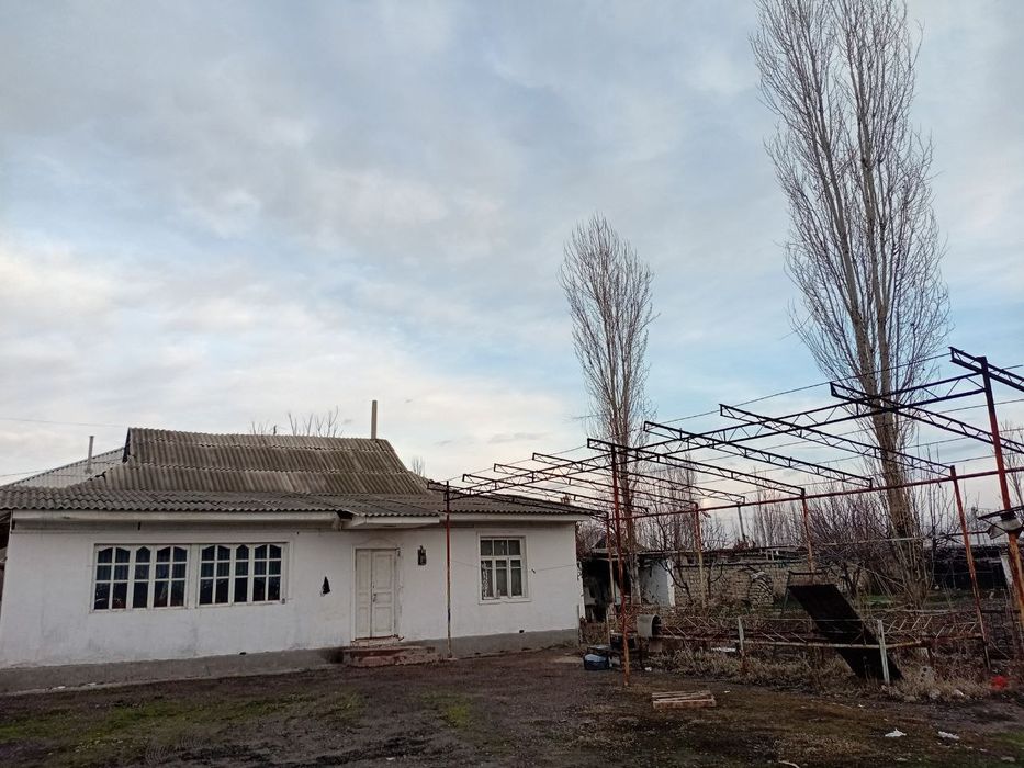 Uy sotiladi jami maidoni 14