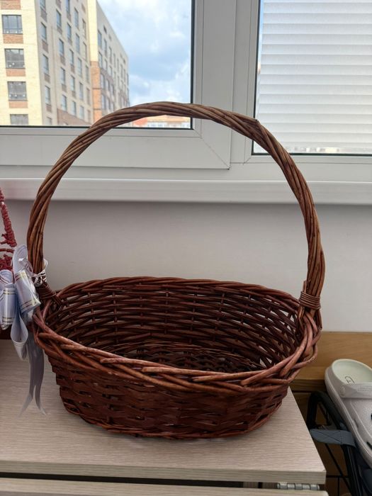 Продам плетеные корзины 2 шт