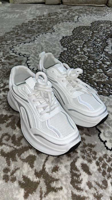 Кроссовка 41 размер