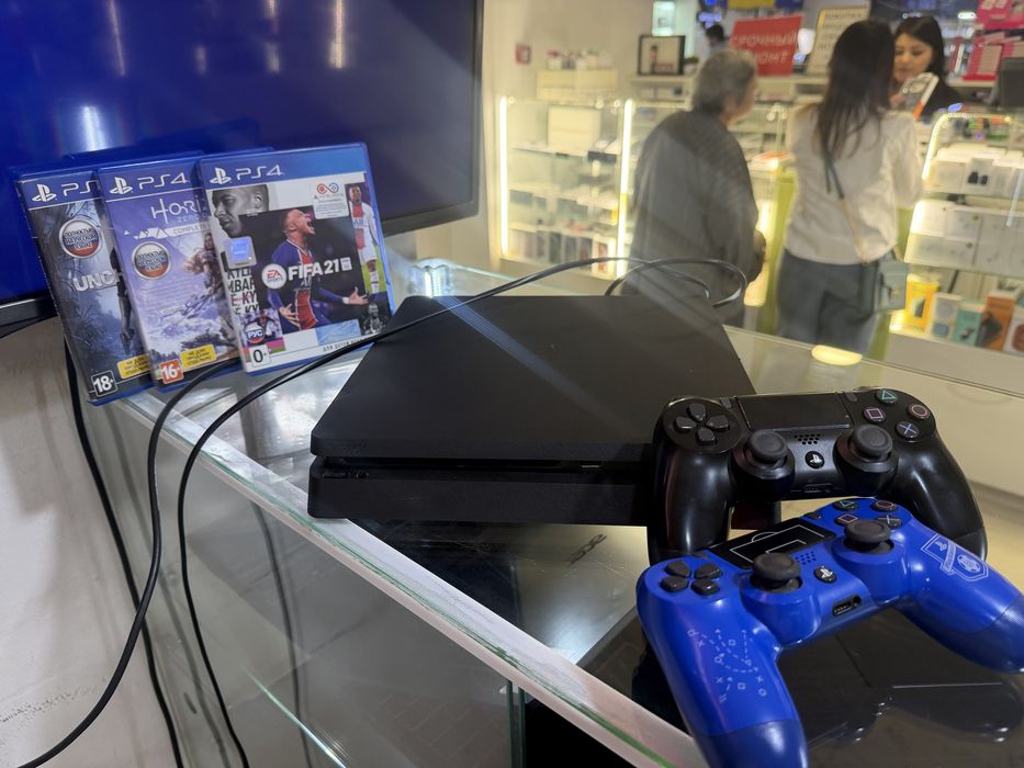 SonyPlaystation 4 с дисками